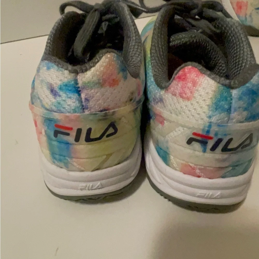 Fill Axilus gorgeous sneaker with stunning color use but in good conditions